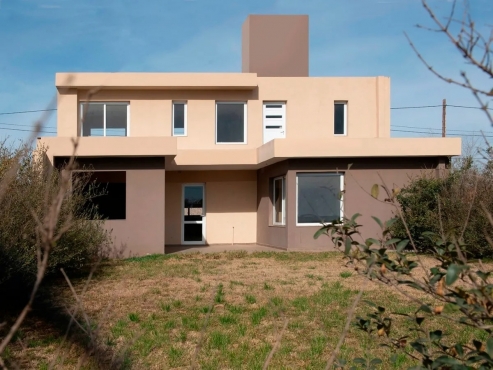 Casa De Tres Dormitorios,dos Baños en Villa Nueva